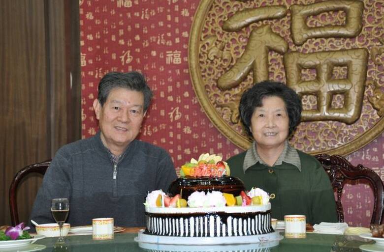2016年，是吴德馨先生八十寿辰，也是她和王圩先生结婚50周年金婚纪